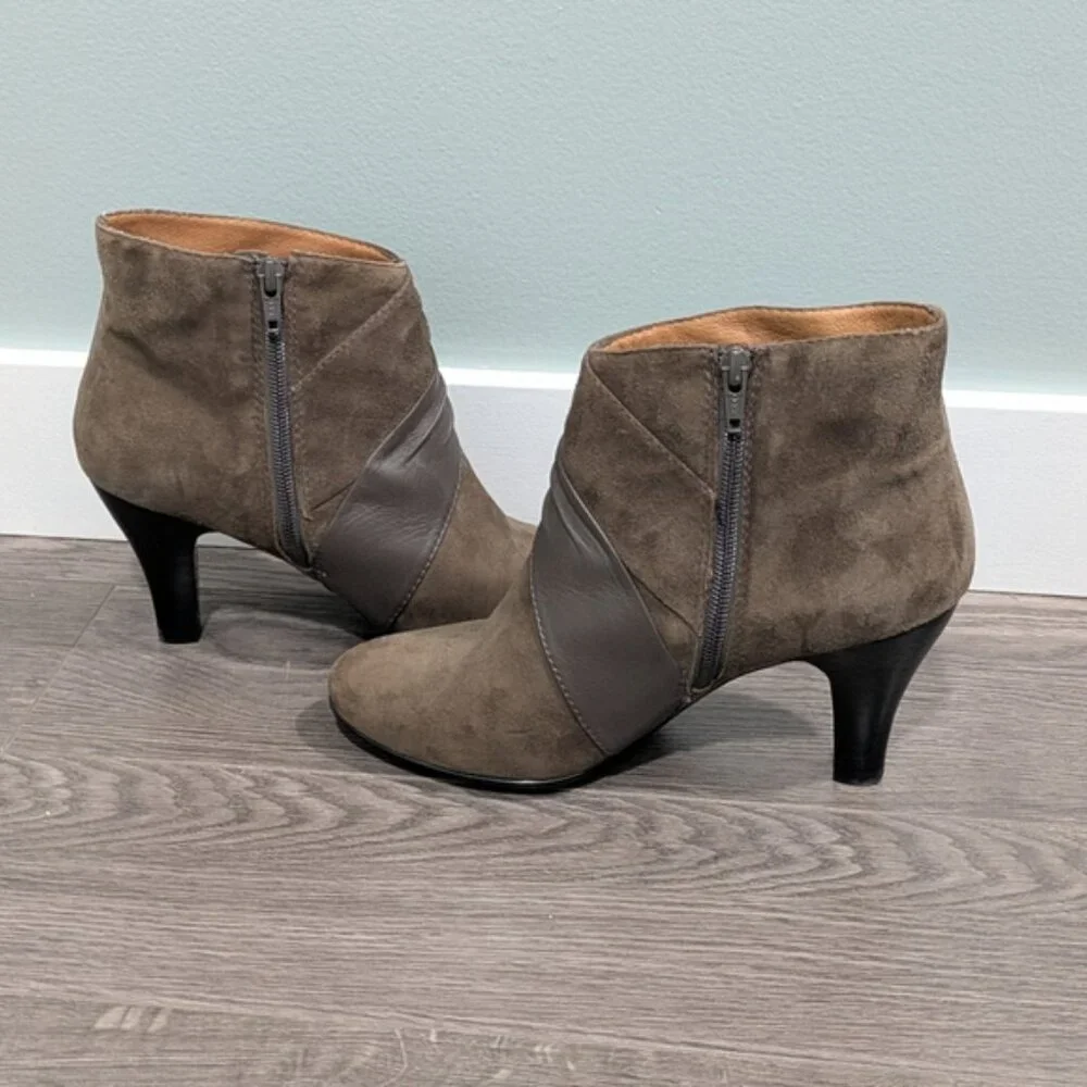 Sofft Elegant Brown Ankle Boots - Picture 6 of 10